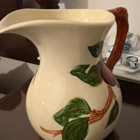 Apple Collection by Franciscan (USA Backstamp) 28 Ounce Pitcher - Picture 4 of 6